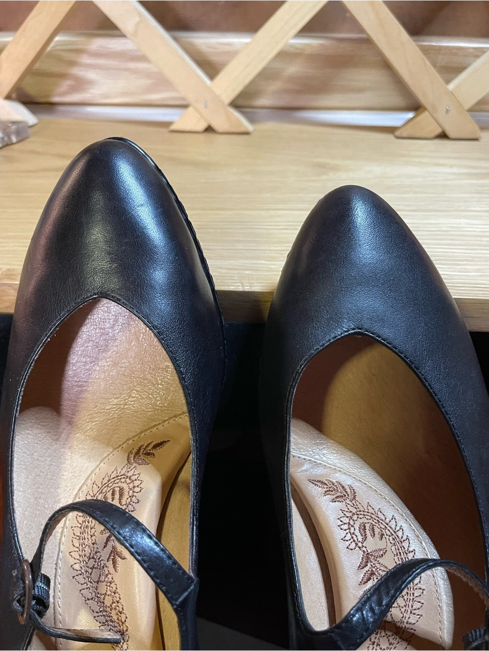 Mary Jane Pumps Classic Black Leather  Sz 9.5/ Ankle Straps/ 2.5” Heel